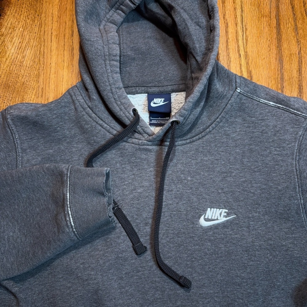 Nike Hoodie Mens‎ Small Gray Sportswear Club Fleece Embroidered Distressed